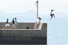 榮倉奈々＆賀来賢人が熱愛！ドラマ「Nのために」共演から昨春急接近　海外旅行も