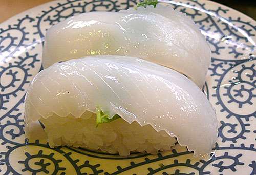 お寿司屋で一番最初に食べるものは？