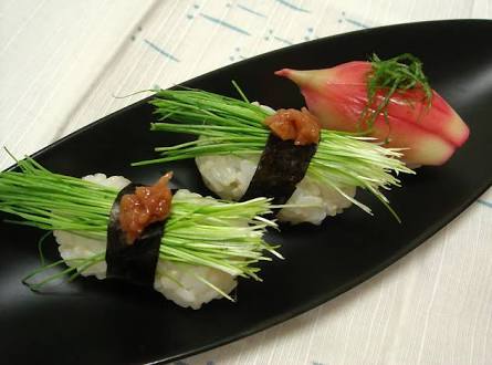 お寿司屋で一番最初に食べるものは？