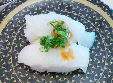 お寿司屋で一番最初に食べるものは？