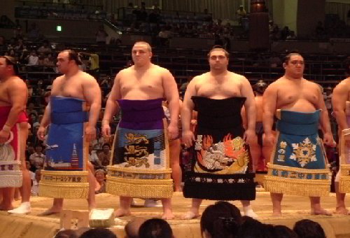 タトゥーのある外国人にも「温泉入浴」を 観光庁が要請