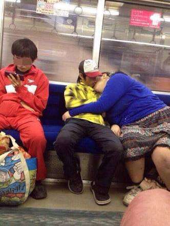 公共の場でのイチャイチャどう思いますか ガールズちゃんねる Girls Channel