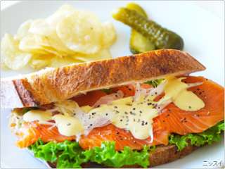 明日何食べますか？食べたいですか？