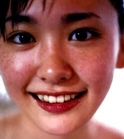 新垣結衣、最旬“オールホワイト”で色白美脚披露　透明美肌の秘訣を語る