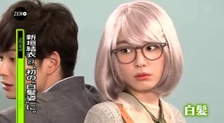 新垣結衣、最旬“オールホワイト”で色白美脚披露　透明美肌の秘訣を語る