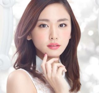 新垣結衣、最旬“オールホワイト”で色白美脚披露　透明美肌の秘訣を語る