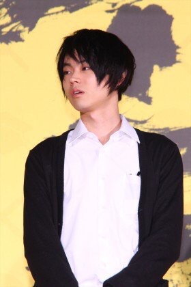 【画像】俳優・女優が演じた、色々な職業の制服姿