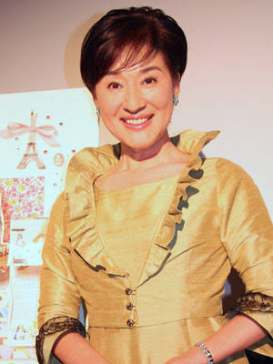 藤原紀香、結婚会見に記者苦笑い!「愛之助とテンション違いすぎ」「指輪を見せてすごいドヤ顔」