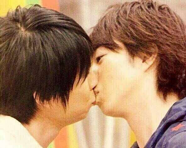 SNSにラブラブな写メやキス動画載せるのどう思いますか?