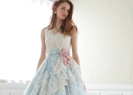 結婚式でどんなカラードレス着ましたか？