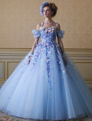 結婚式でどんなカラードレス着ましたか？