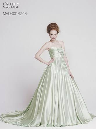 結婚式でどんなカラードレス着ましたか？