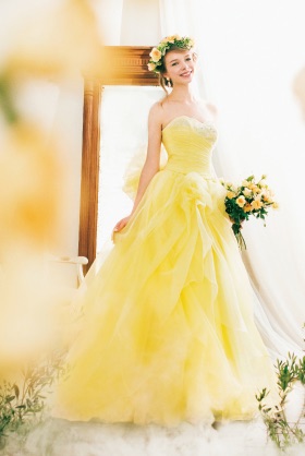 結婚式でどんなカラードレス着ましたか？