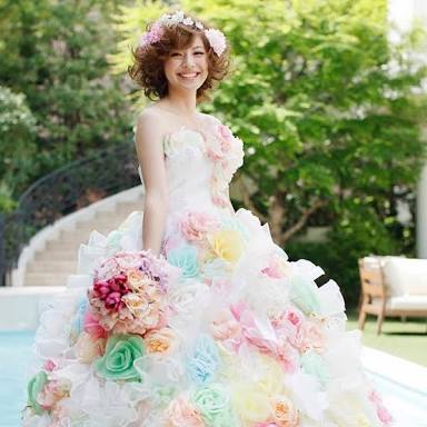 結婚式でどんなカラードレス着ましたか？