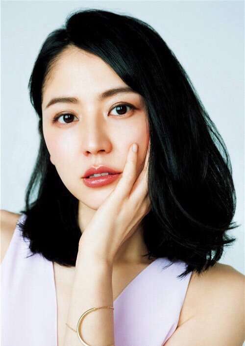 長澤まさみ、セクシー衣装で魅了