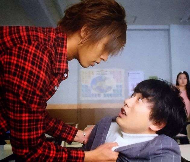 【画像】イケメンの横顔を眺めるトピ