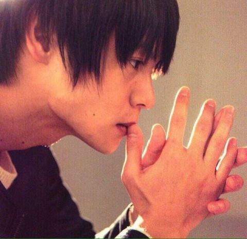 【画像】イケメンの横顔を眺めるトピ