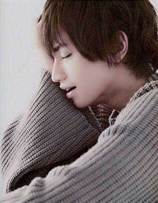 【画像】イケメンの横顔を眺めるトピ