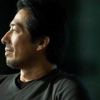 【画像】イケメンの横顔を眺めるトピ