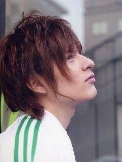 【画像】イケメンの横顔を眺めるトピ