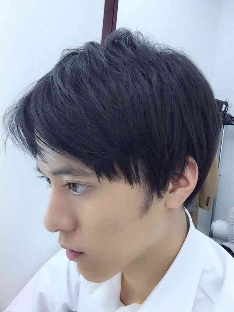 【画像】イケメンの横顔を眺めるトピ