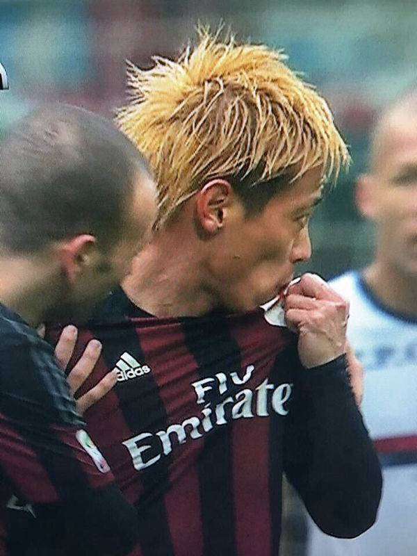 【画像】イケメンの横顔を眺めるトピ