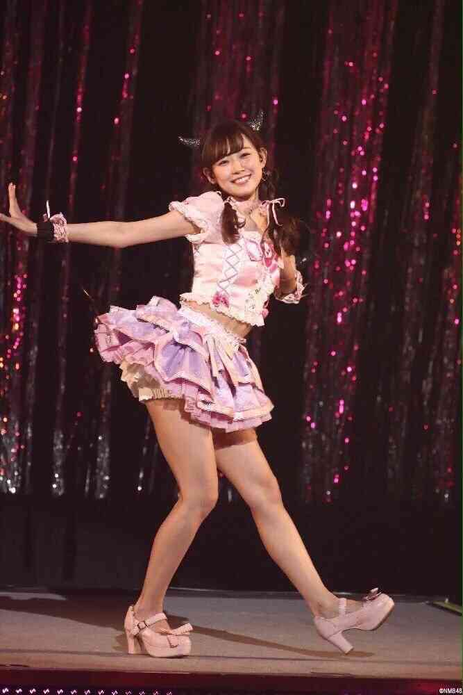 女性アイドル、歌手の可愛い衣装を貼るトピ