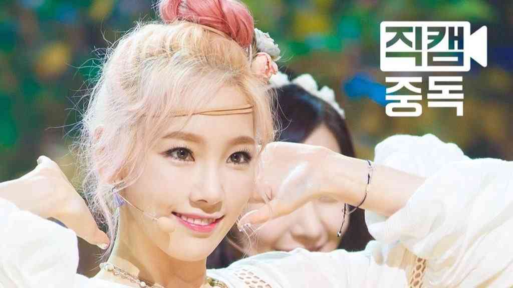 女性アイドル、歌手の可愛い衣装を貼るトピ