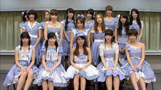 女性アイドル、歌手の可愛い衣装を貼るトピ