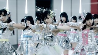 女性アイドル、歌手の可愛い衣装を貼るトピ