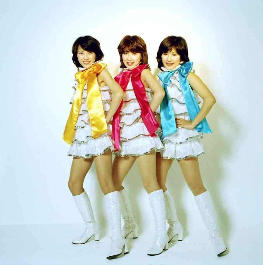女性アイドル、歌手の可愛い衣装を貼るトピ