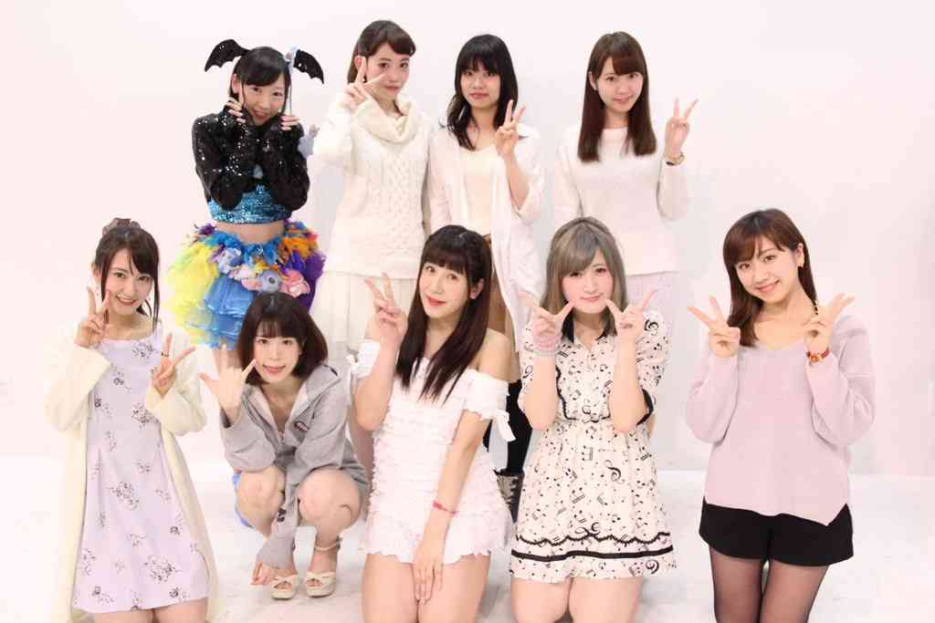 女性アイドル、歌手の可愛い衣装を貼るトピ