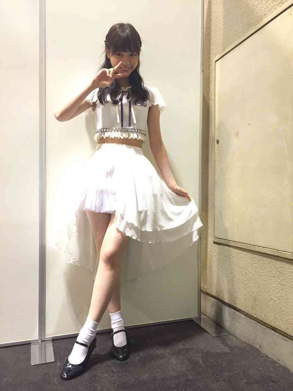 女性アイドル、歌手の可愛い衣装を貼るトピ