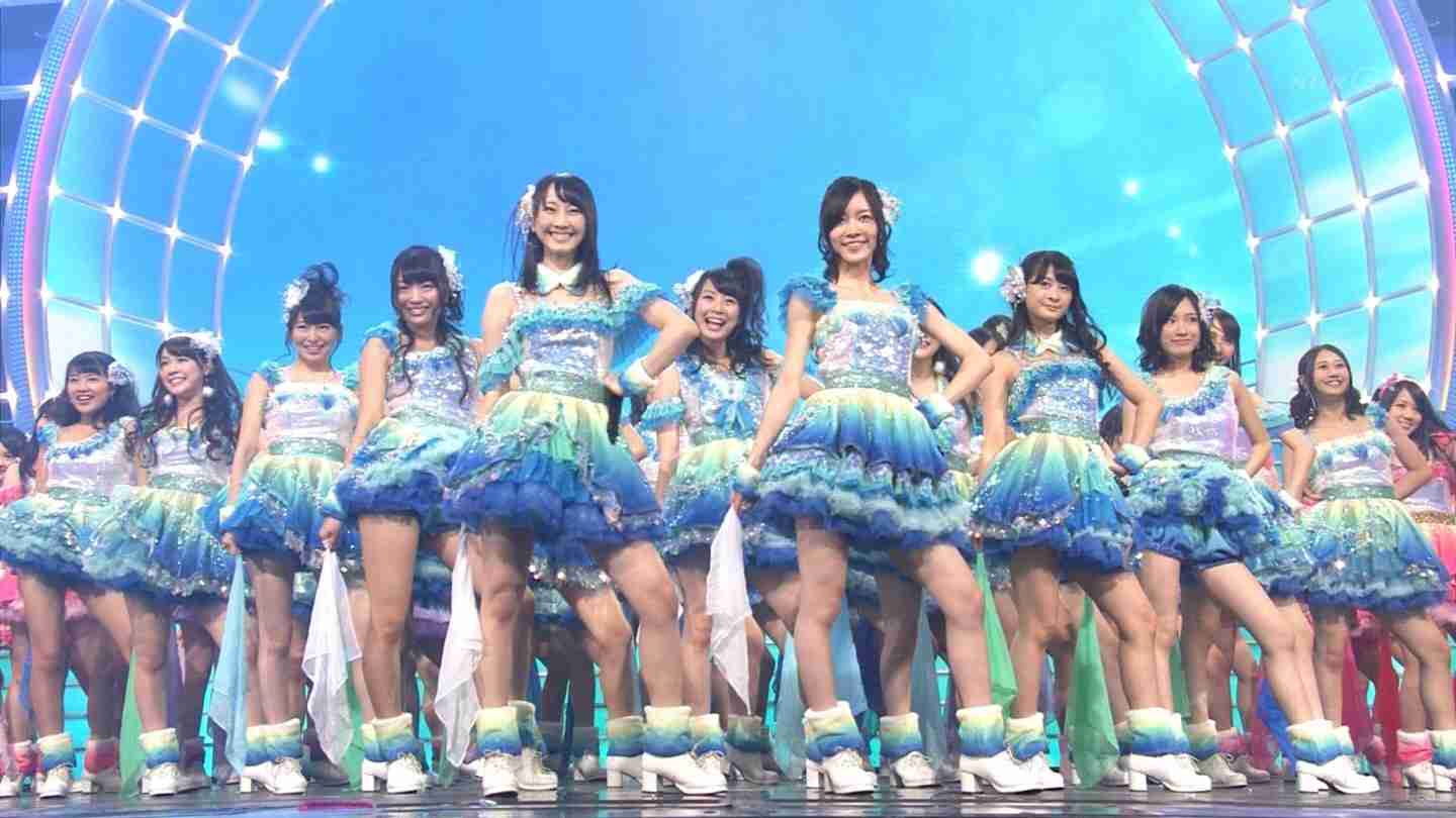 女性アイドル、歌手の可愛い衣装を貼るトピ