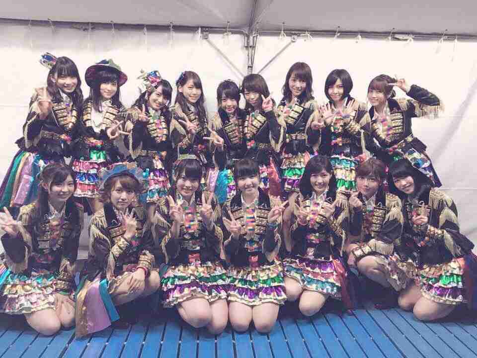 女性アイドル、歌手の可愛い衣装を貼るトピ