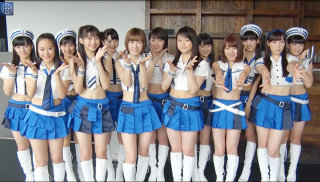 女性アイドル、歌手の可愛い衣装を貼るトピ