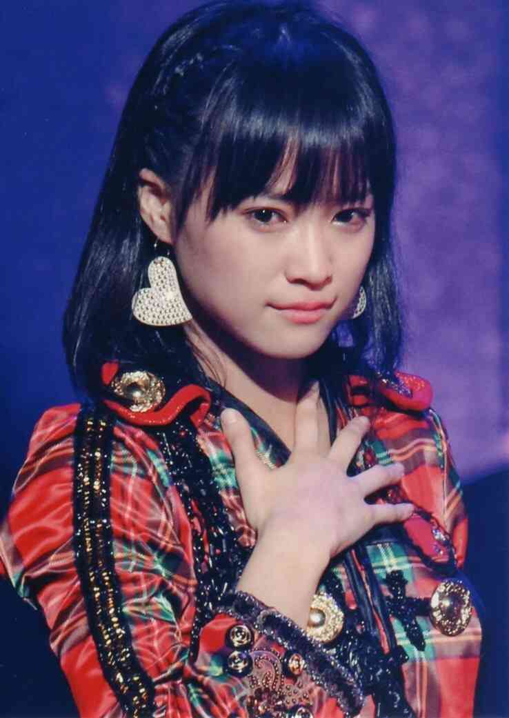 女性アイドル、歌手の可愛い衣装を貼るトピ