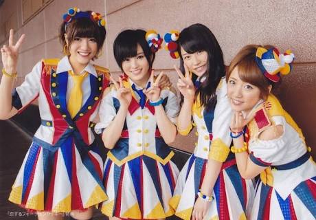 女性アイドル、歌手の可愛い衣装を貼るトピ