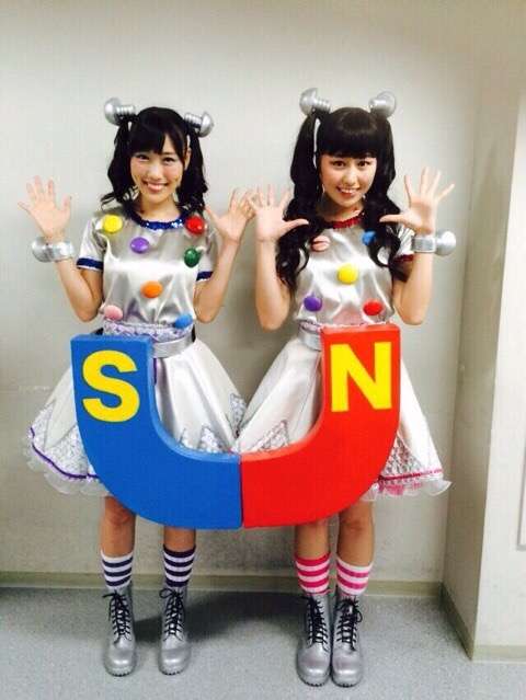 女性アイドル、歌手の可愛い衣装を貼るトピ