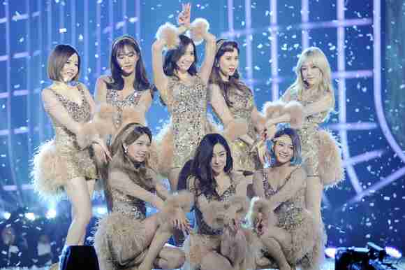 女性アイドル、歌手の可愛い衣装を貼るトピ
