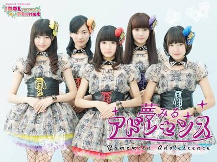 女性アイドル、歌手の可愛い衣装を貼るトピ