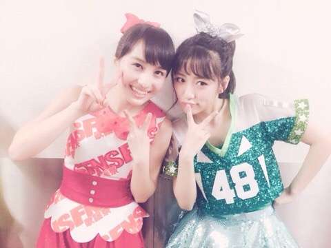 女性アイドル、歌手の可愛い衣装を貼るトピ