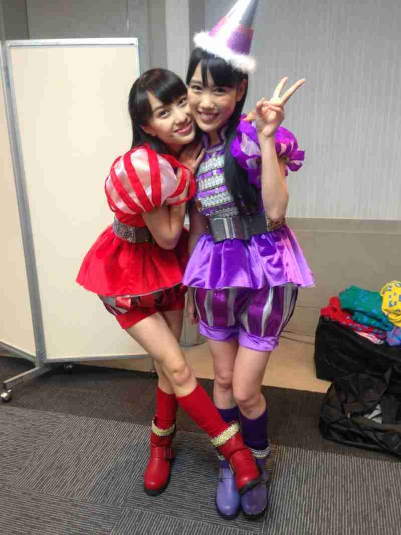 女性アイドル、歌手の可愛い衣装を貼るトピ