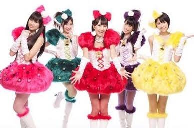 女性アイドル、歌手の可愛い衣装を貼るトピ