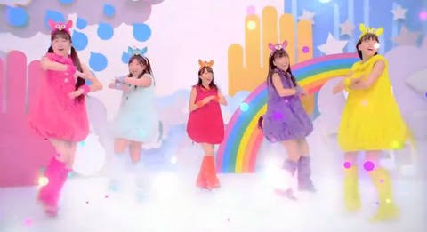 女性アイドル、歌手の可愛い衣装を貼るトピ