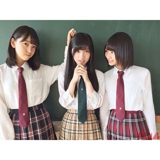 女性アイドル、歌手の可愛い衣装を貼るトピ