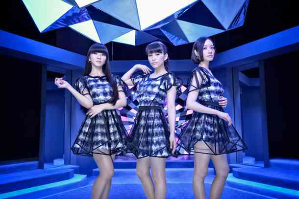 女性アイドル、歌手の可愛い衣装を貼るトピ