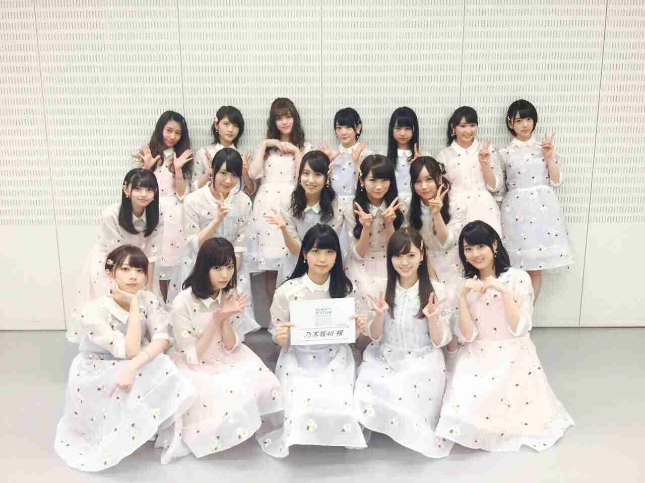 女性アイドル、歌手の可愛い衣装を貼るトピ