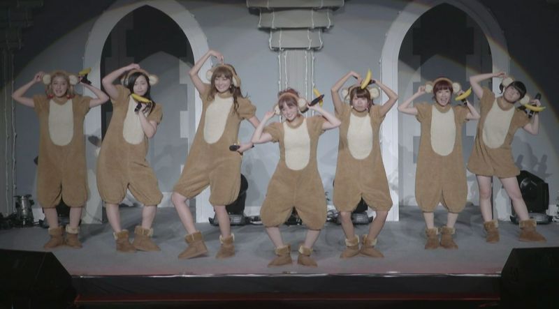 女性アイドル、歌手の可愛い衣装を貼るトピ