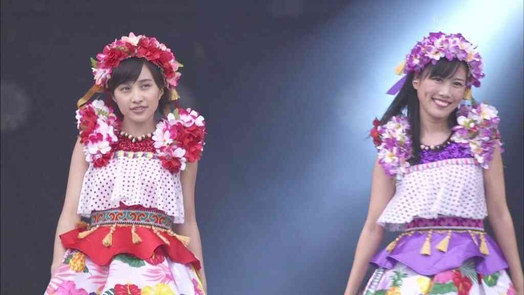 女性アイドル、歌手の可愛い衣装を貼るトピ
